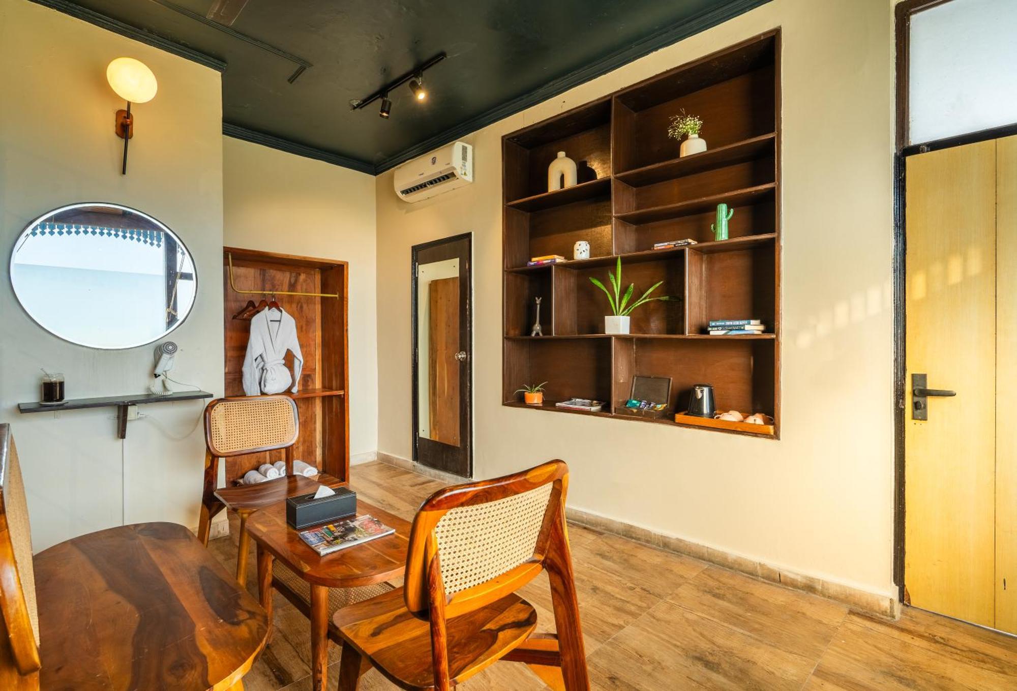 Minimalist One Hauz Khas Village New Delhi Buitenkant foto