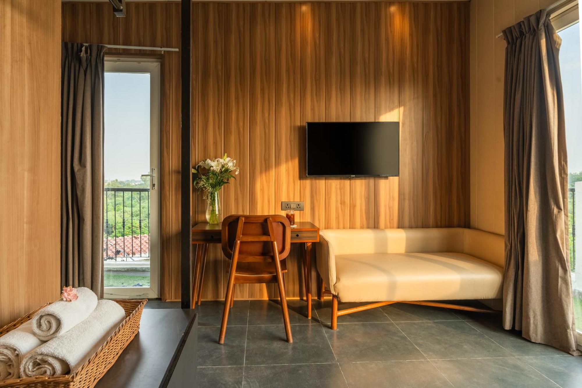 Minimalist One Hauz Khas Village New Delhi Buitenkant foto