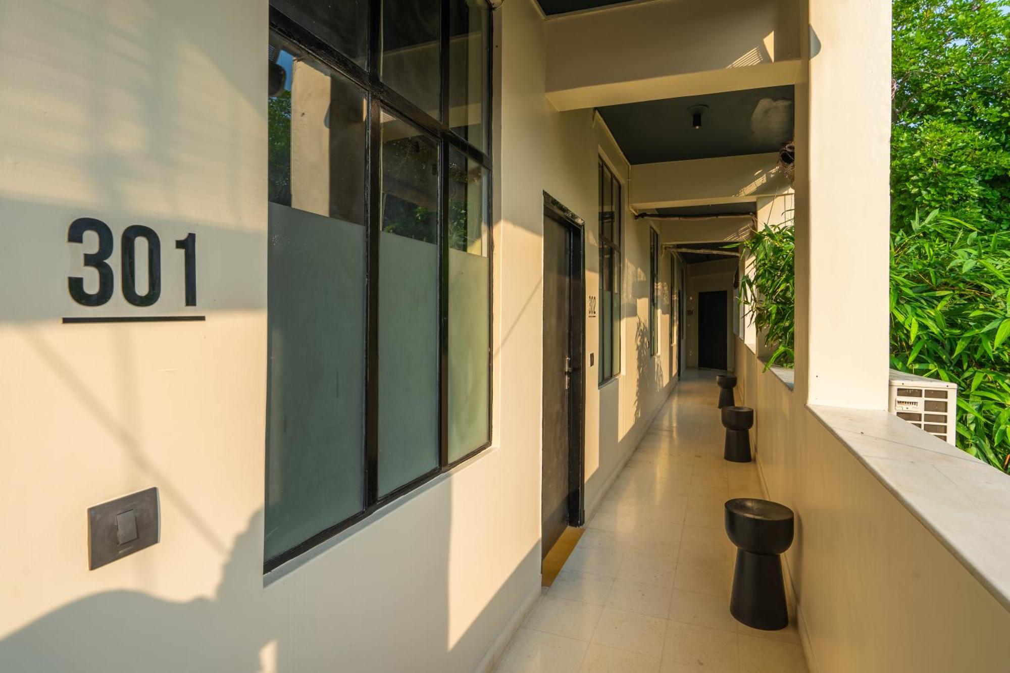 Minimalist One Hauz Khas Village New Delhi Buitenkant foto